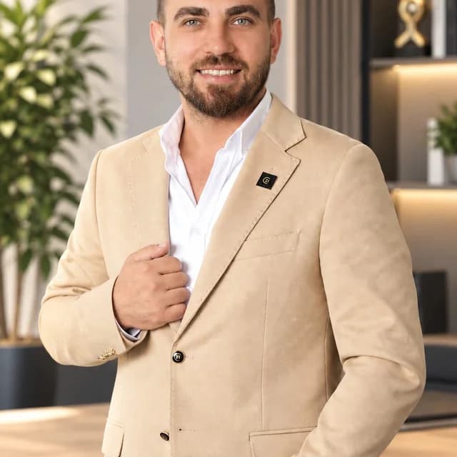 Ozan Varol